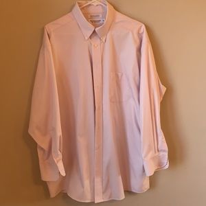 Men’s Roundtree & Yorke soft pink dress shirt